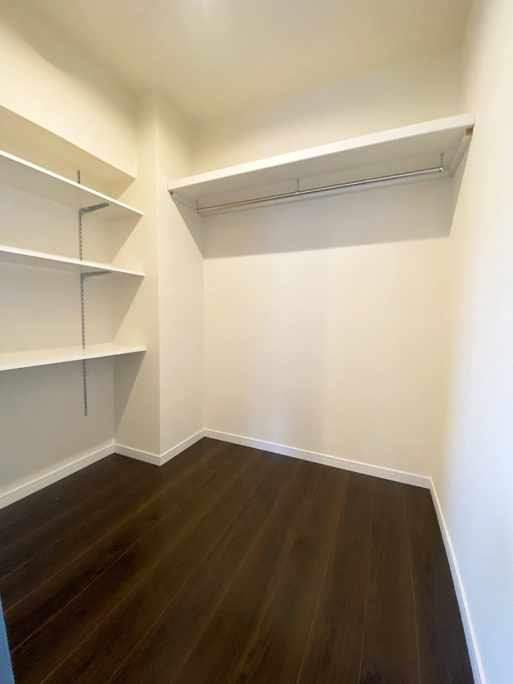 エクセレンス谷